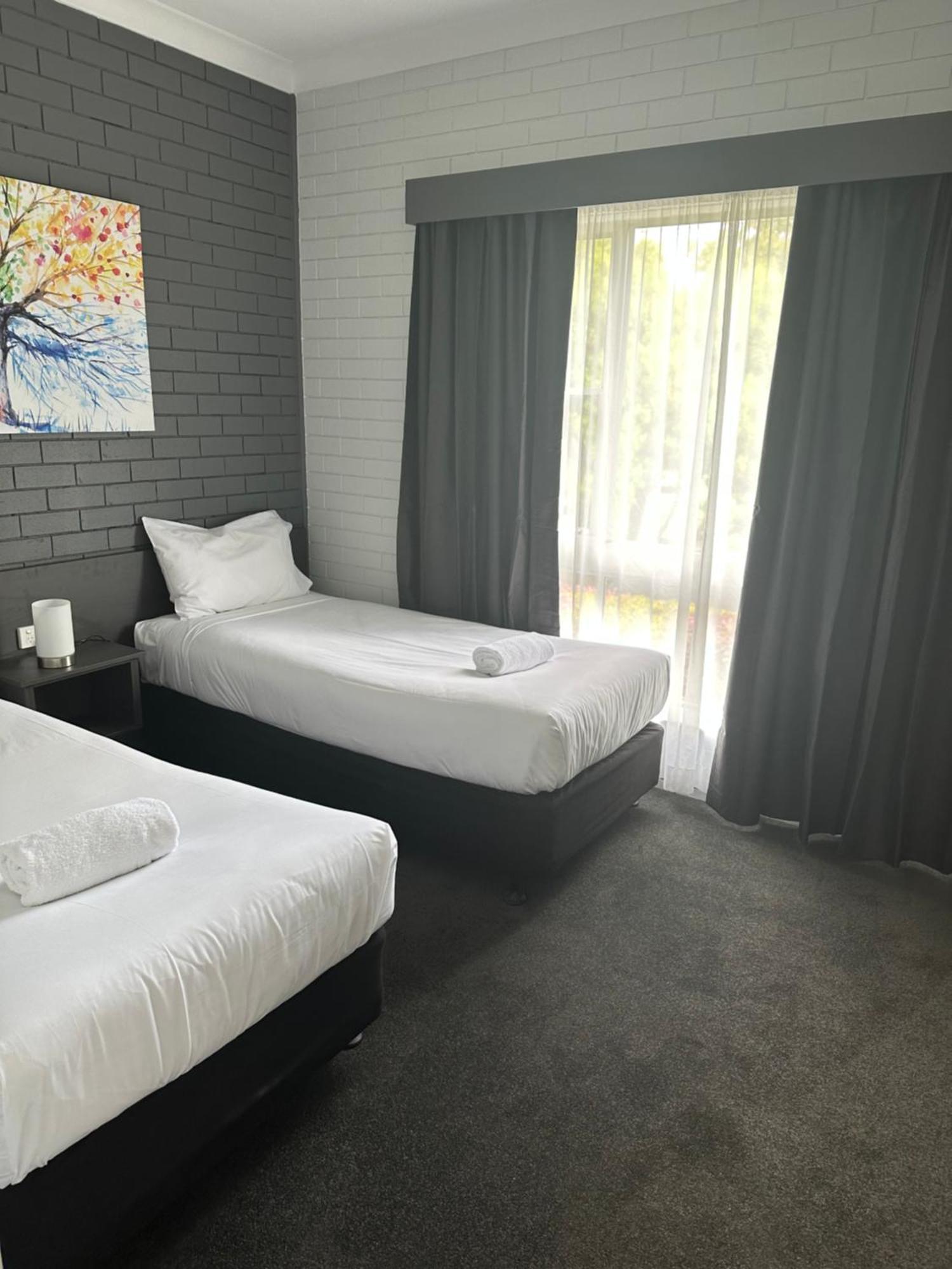 Blue Violet Motor Inn Toowoomba Esterno foto