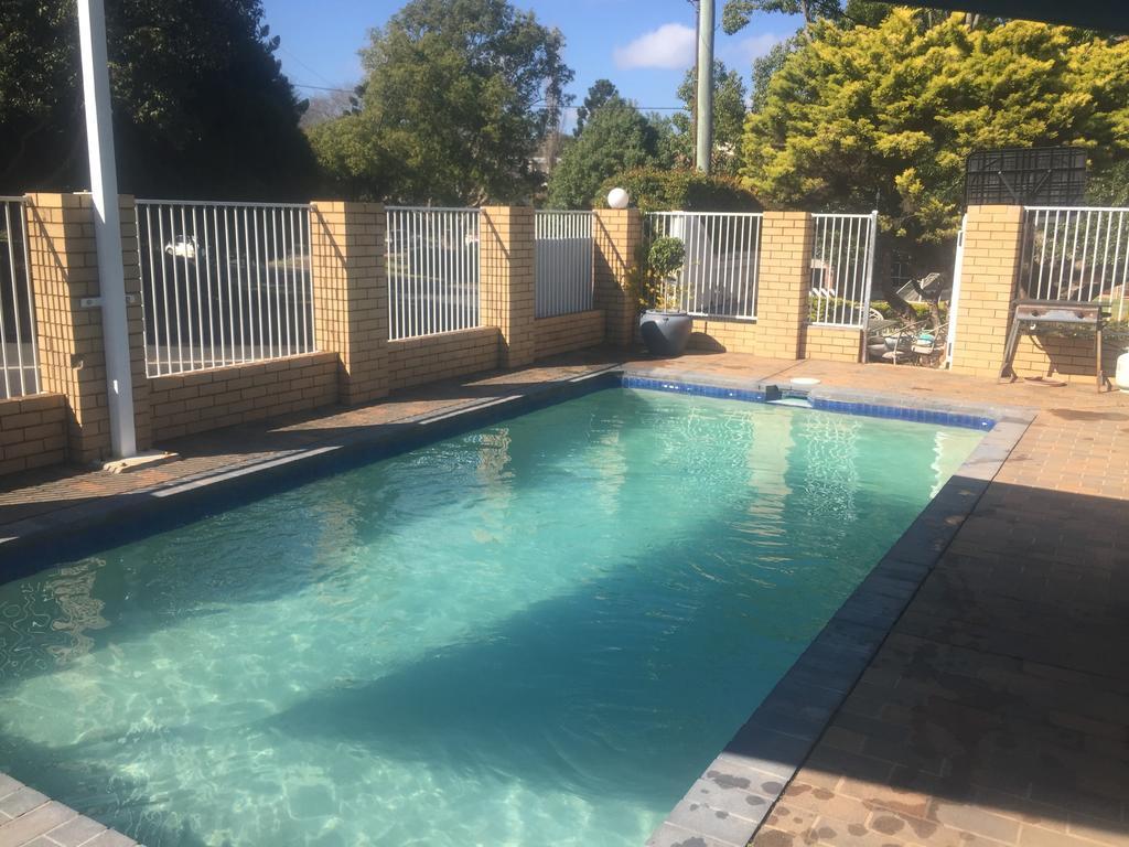 Blue Violet Motor Inn Toowoomba Esterno foto