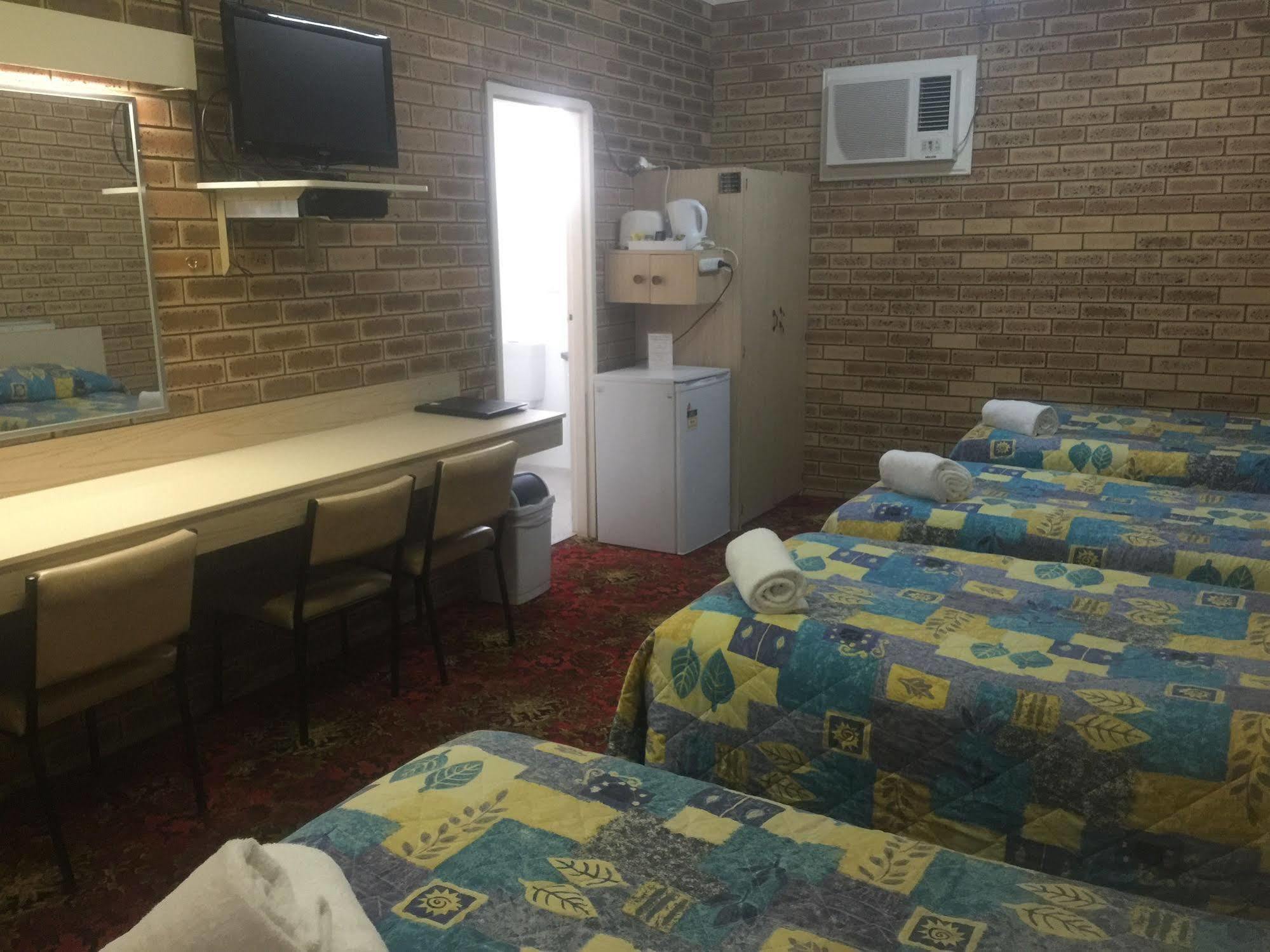 Blue Violet Motor Inn Toowoomba Esterno foto